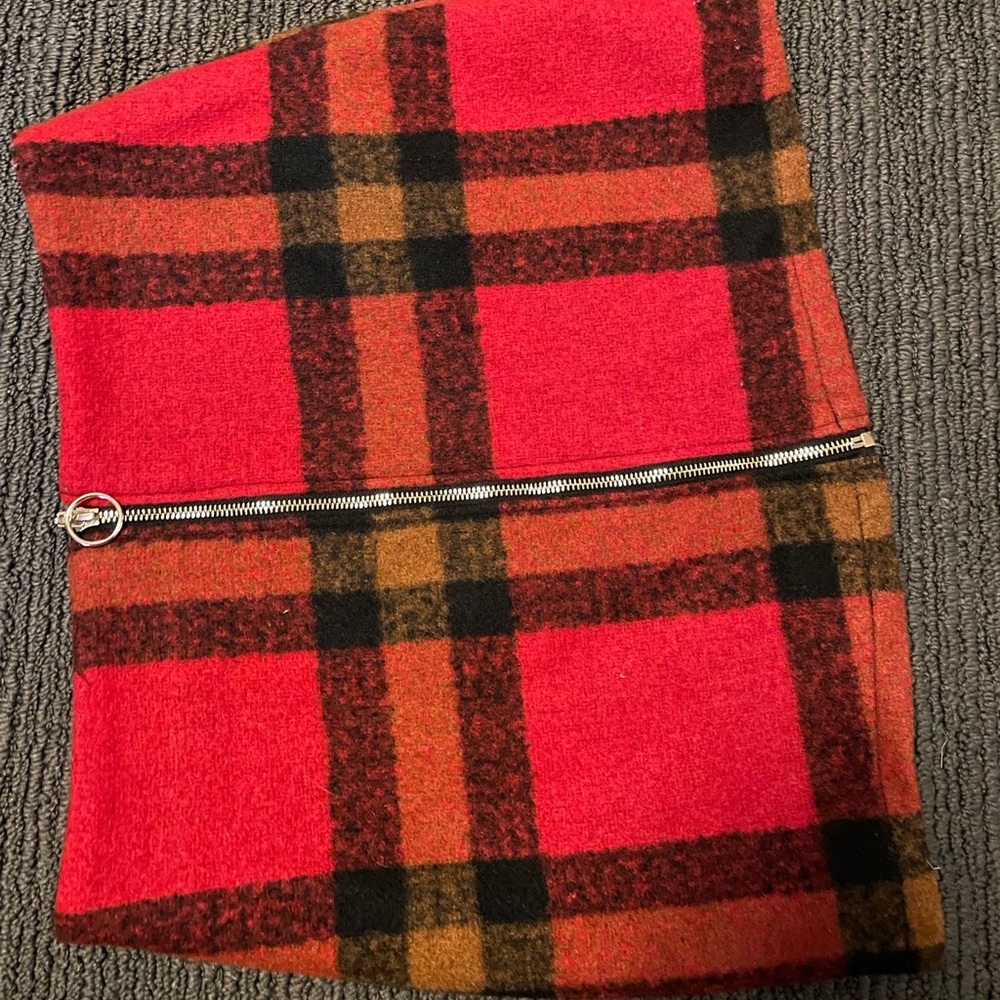Forever 21, plaid zip up skirt (zipper in front!)